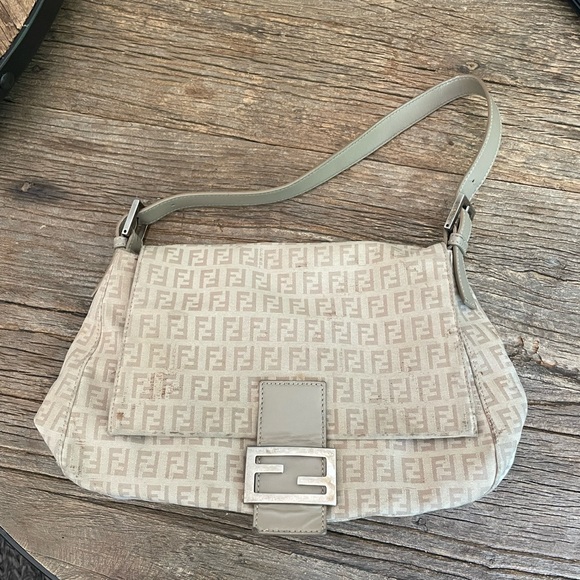 Fendi Handbags - Fendi forever baguette